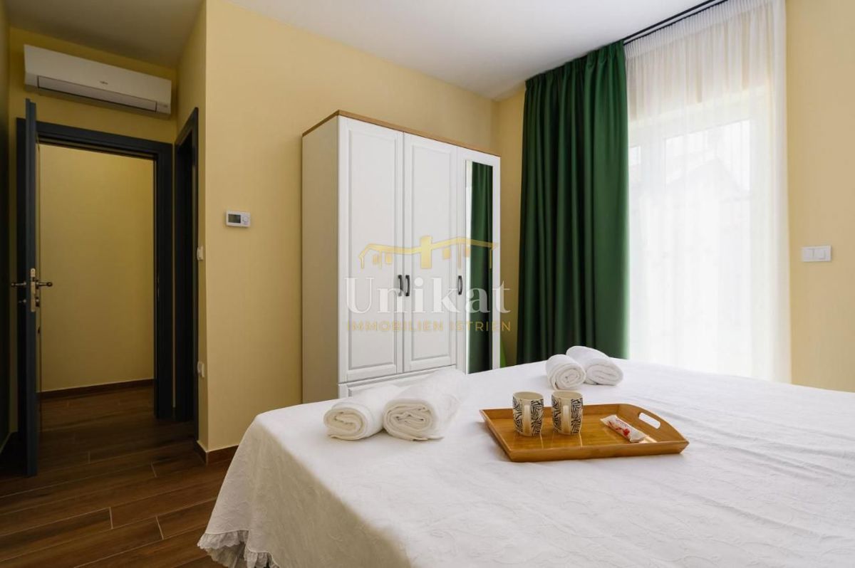 Vila z dvema stanovanjski enotama - pogled na morje